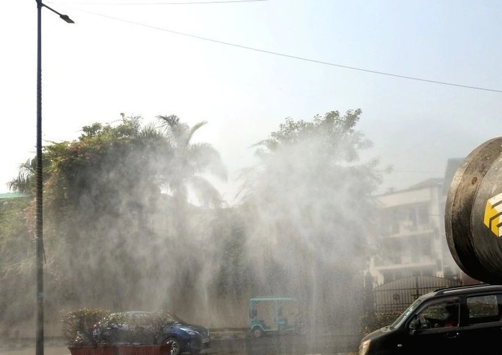 Fortuna Anti Smog Gun in action